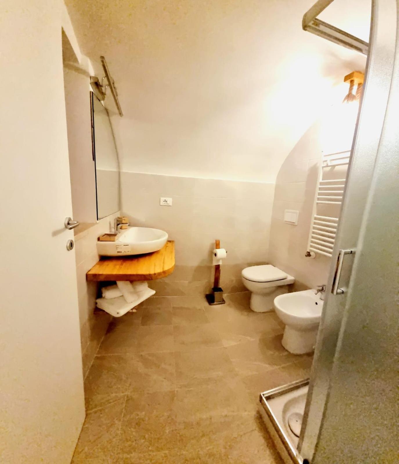 Dimora Grotta Masciarelli Hotel L'Aquila Ruang foto