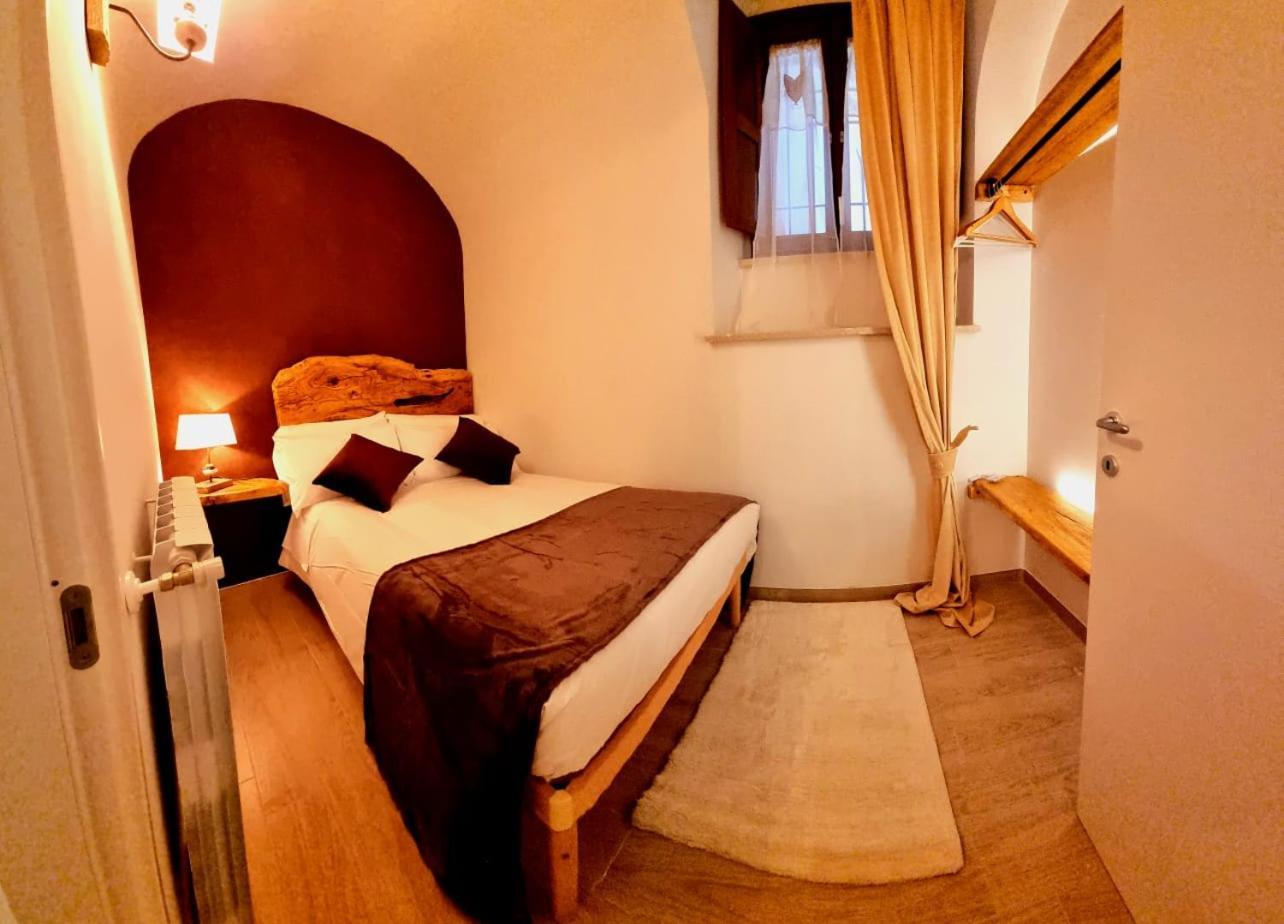 Dimora Grotta Masciarelli Hotel L'Aquila Ruang foto