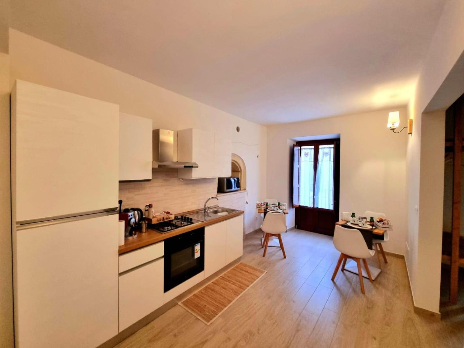 Dimora Grotta Masciarelli Hotel L'Aquila Ruang foto